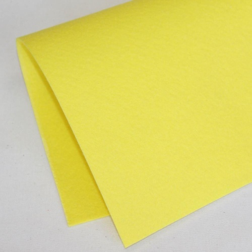 Фетр жесткий корейский 1.2 мм 819 (33x53 см) цвет светло-желтый
