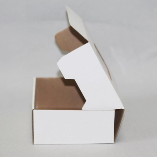 коробка упаковочная с окошком (18х15х7 см) самосборная цвет белый
