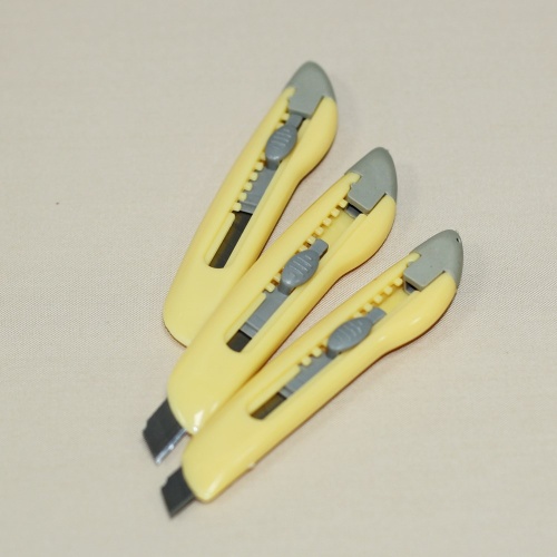 нож канцелярский универсальный (10 см) цвет желтый