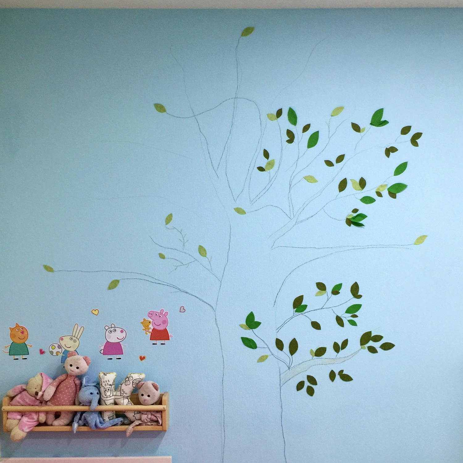 Дерево в детской комнате (декор из фетра)